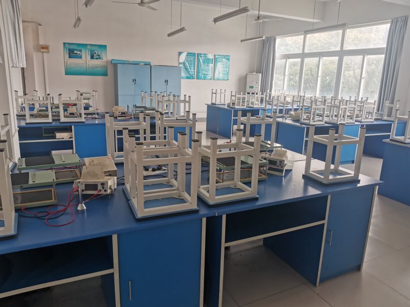 数理与金融学院开展实验室、办公室安全大检查 确保医药教学器材合规使用